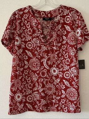 Ella Red Floral Top Sz M NWT